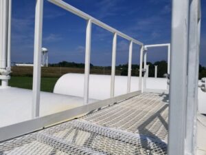 Top-of-tank walkway railing and expanded-metal deck